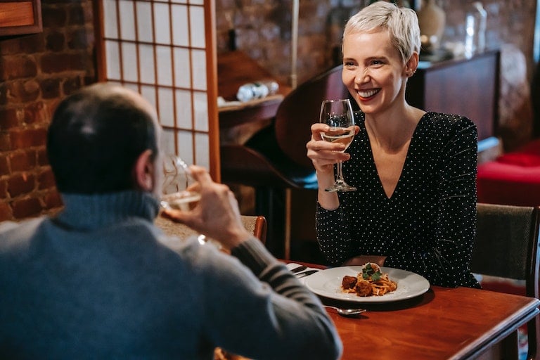 how to spot red flags on a first date